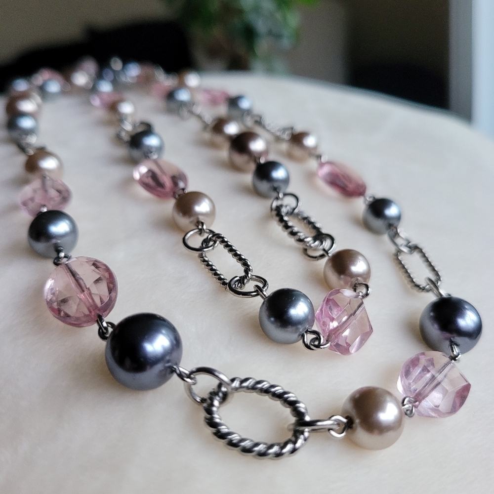 Elegant Faux Pearl & Beaded Silvertone Necklace Work Wear / Casual / Party